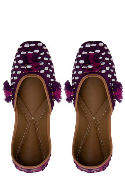 Purple embellished juttis
