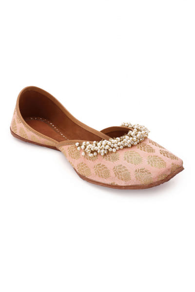5 Elements by Radhika Gupta Peach brocade zari juttis ELENOV2219