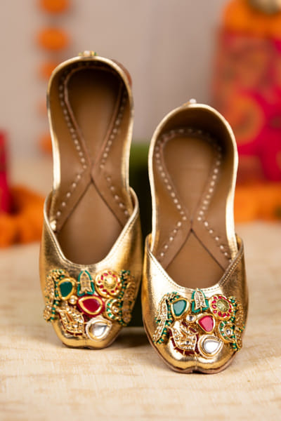 Gold sequin embroidered juttis