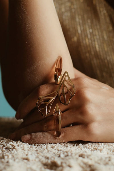 Yellow gold Swarovski double finger ring