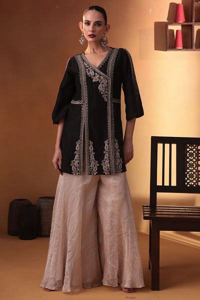 Black embroidered jacket set
