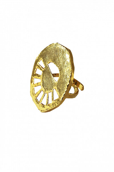 Gold round ring