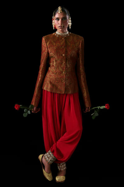 Hussain Rehar Red gold embellished banarasi coat set HUSSMAY26D244462