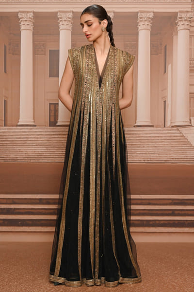 Tarun Tahiliani Black and gold sequin embroidered kurta set TARUMAY26D145274
