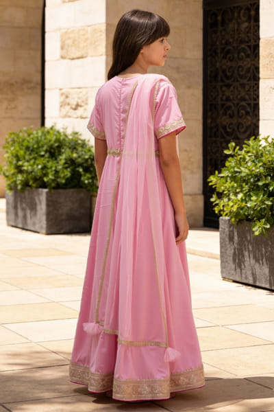 Fayon Kids by Preeti Jatia Pink embroidered velvet anarkali set FAYOAPR26D143163