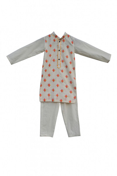 Off-white embroidered kurta and pants