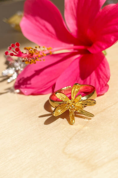 Gold floral statement mini ring