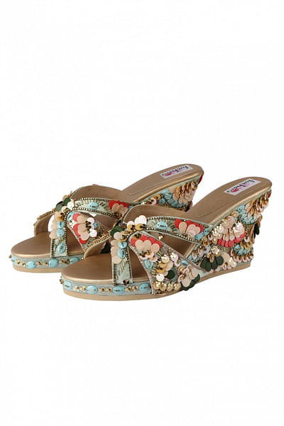 Multicoloured floral wedges
