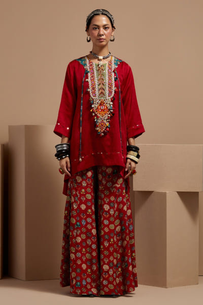 Red mural printed sharara and kurta