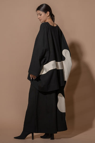 Stoïque Black and ivory colourblocked applique shirt STOJUL26D148887