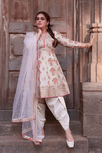 Ivory floral printed embroidered kurta set