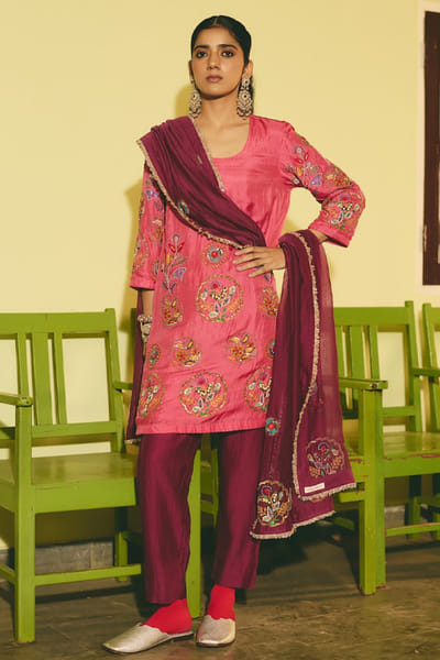 Rashika Mittal Purple floral embroidered dupatta RASHJUN26D146571