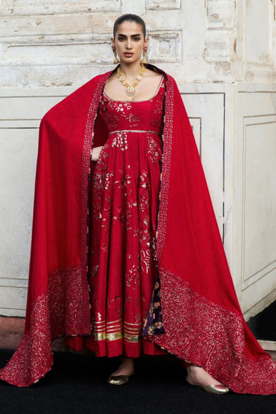 Red floral embroidered pishwas kurta set