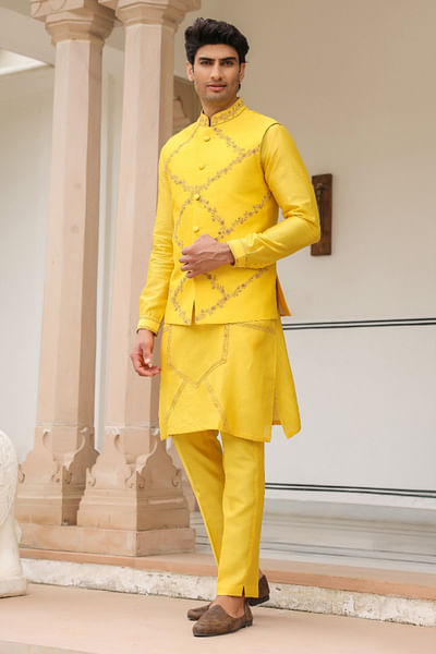 Yellow geometric embroidered bandi