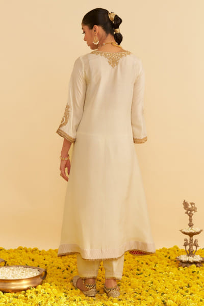 Sheetal Batra Daisy ivory embroidered long kaftan set SHEAUG25D134251