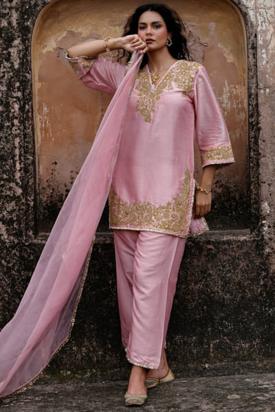 Rose pink embroidered kurta and farshi set