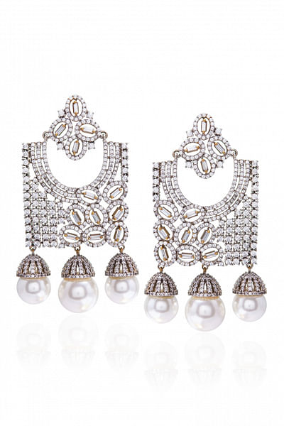 Earrings with pearl drops
