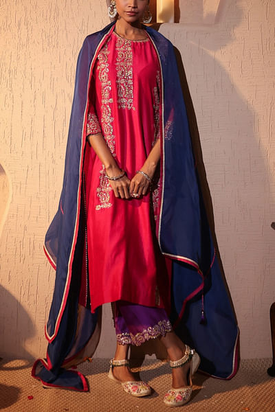 Reddish pink paisley embroidered kurta set
