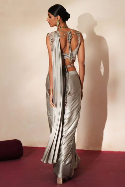 Isha Gupta Tayal Metallic grey embroidered pre-draped sari set ISHDEC25D133696