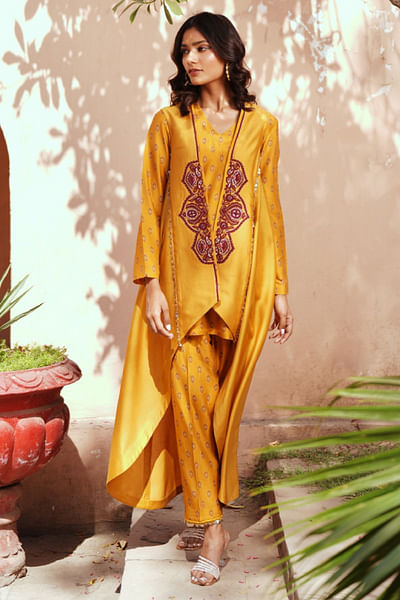 Yellow gold embroidered jacket and kurta set