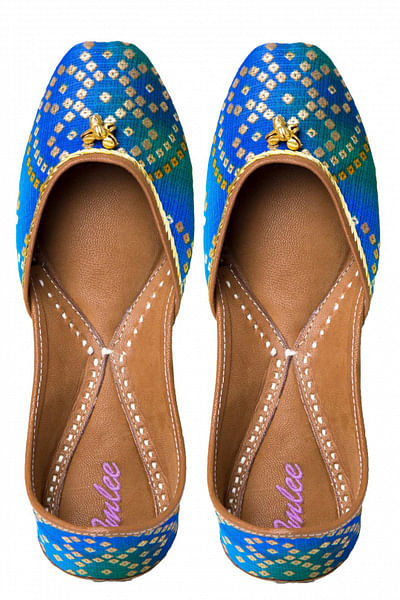 Blue bandhani juttis