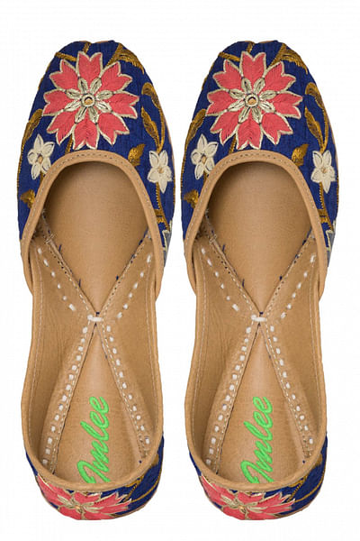Floral juttis