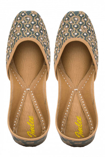 Grey and gold embroidered juttis