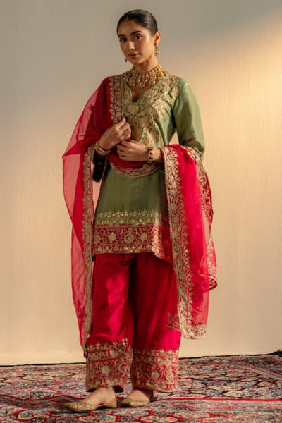 Green tilla embroidered kurta set