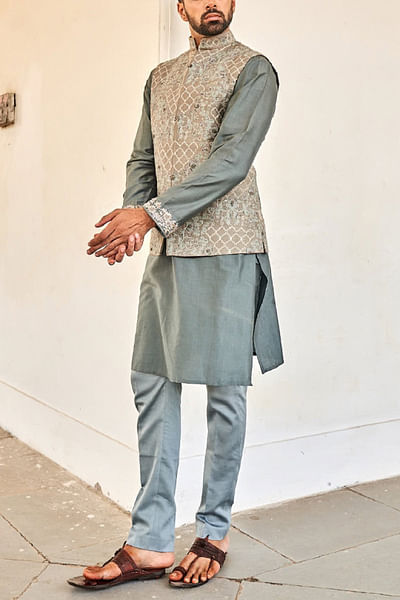 Grey embroidered kurta and bandi set