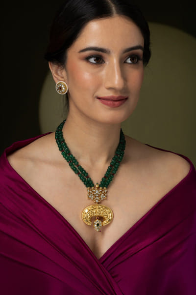 Green bead and stone embellished necklace