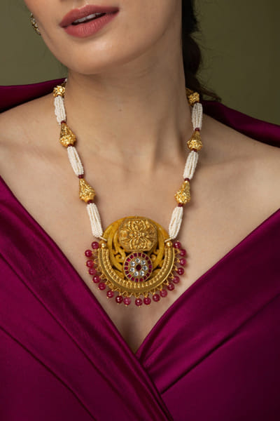 Gold bead and pearl pendant necklace set