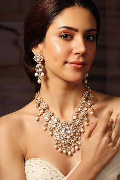 Gold pearl and stone embellished necklace set