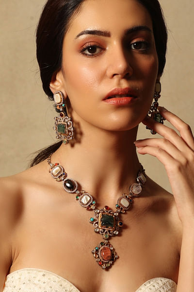 Multicolour stone embellished necklace set