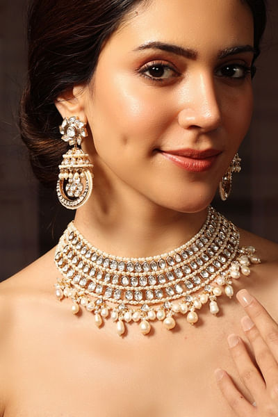 Gold stone and pearl embellished necklace set