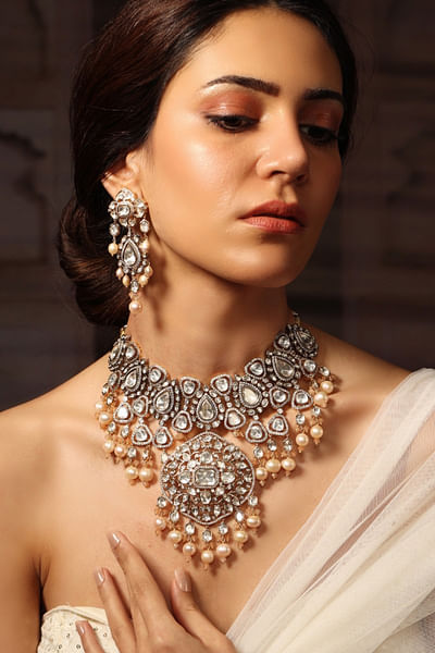 Gold stone and pearl studded necklace set