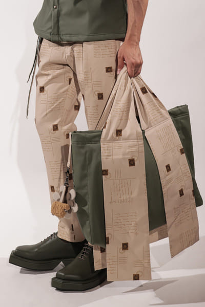 Jubinav Chadha Green postcards print leatherette tote JUBIJUN26D147105
