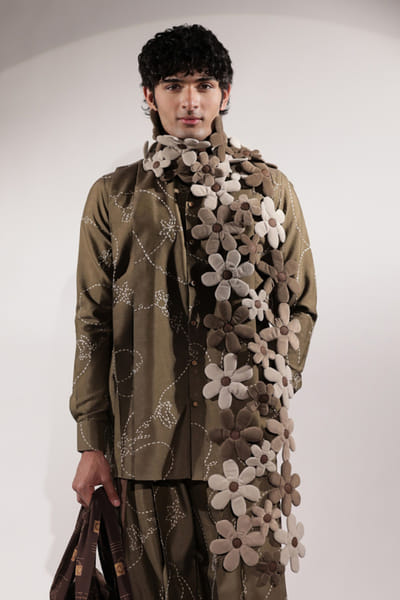 Jubinav Chadha Beige and brown quilted 3D floral scarf JUBIJUN26D147109