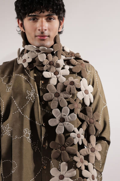 Jubinav Chadha Beige and brown quilted 3D floral scarf JUBIJUN26D147109