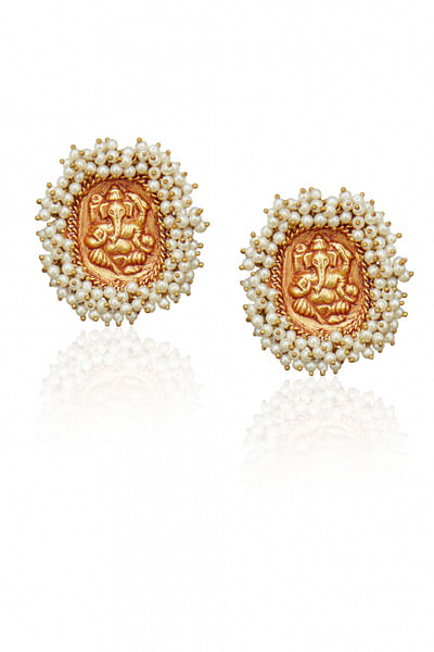 Gold and pearls temple earrings