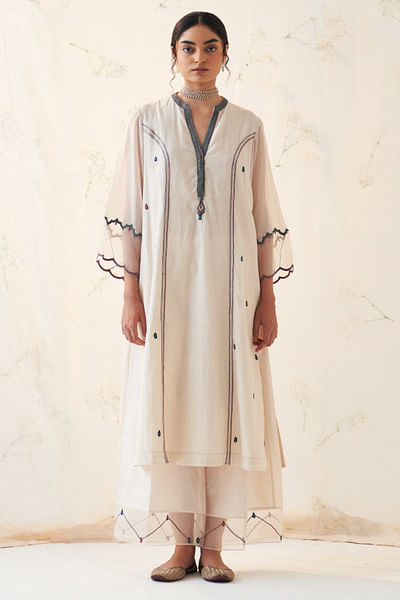 Ivory resham thread embroidered kurta set