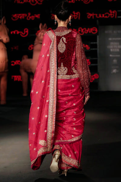 Ri Ritu Kumar Fuchsia embroidered brocade jamavar sari set RIRIMAY26D145557
