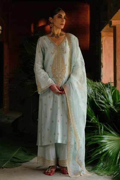 Jigar Mali Aqua dori embroidered kurta set JIGAJUL26D250830