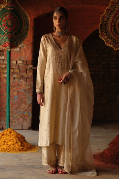 Jigar Mali Ivory dori embroidered kurta set JIGAJUL26D250834