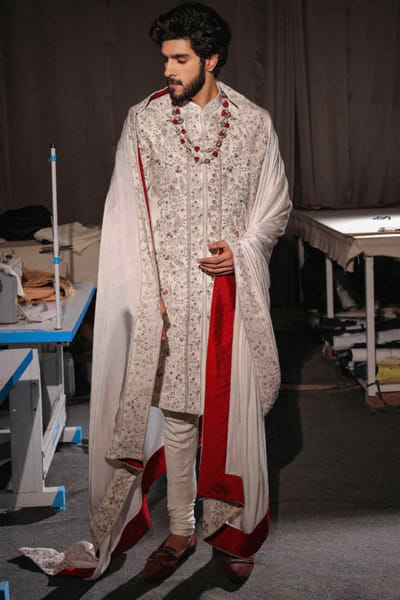 Jatin Malik Ivory aari-zardozi embroidered sherwani set JATJUN25D128424