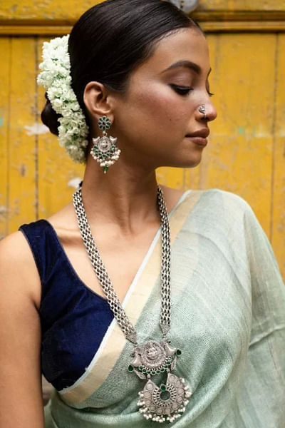 Silver kemp stone embellished necklace set