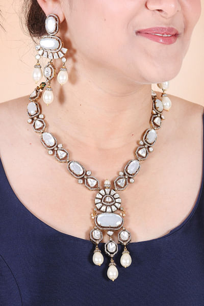 White moissanite stones necklace set