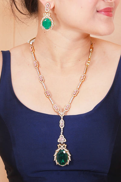 Emerald stones necklace set