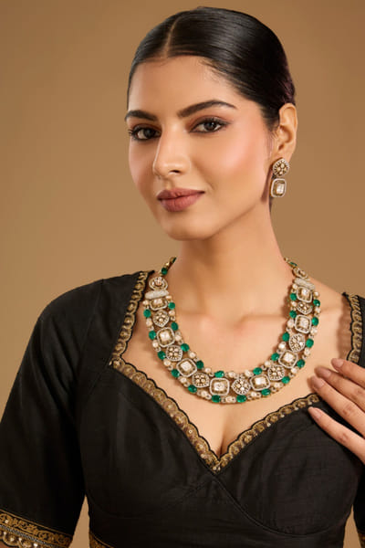 Emerald stone necklace set
