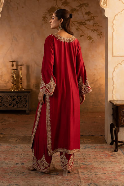 Angad Singh Maroon and green embroidered kurta set ANGAJUL26D148917