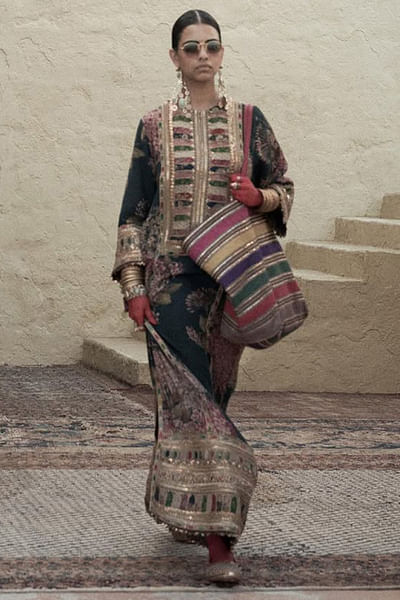 Blue embroidered kaftan
